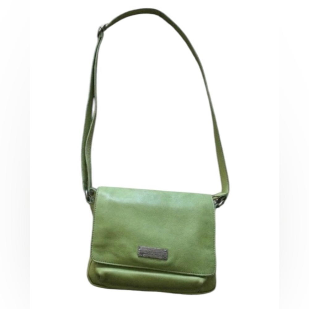 Salvador Bachiller soft leather color green peas crossbody bag, Made in Spain